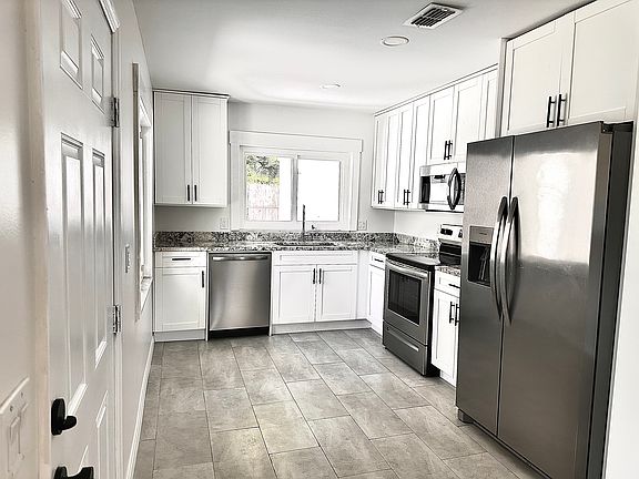 3rd image of 526 W Spruce St #B