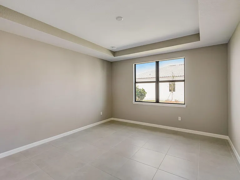 837 SE Courances Dr — Photo 16