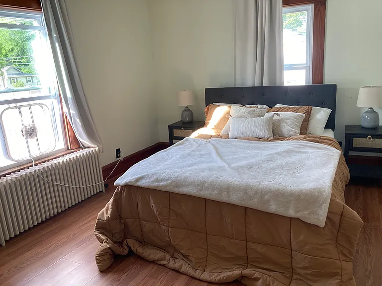 320 Malletts Bay Ave #C — Photo 2