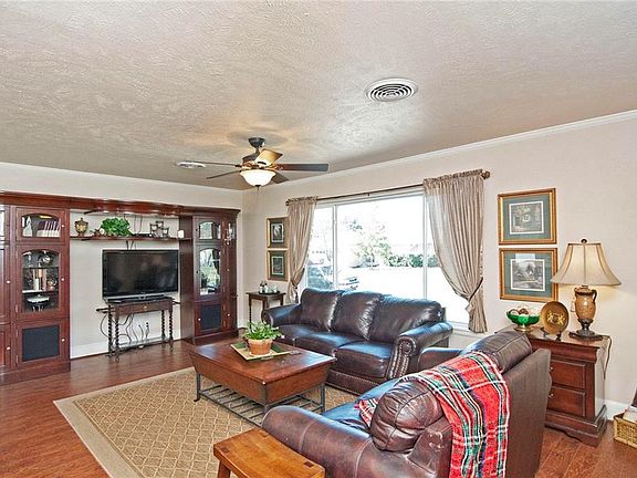 5th image of 142 Camellia Ln