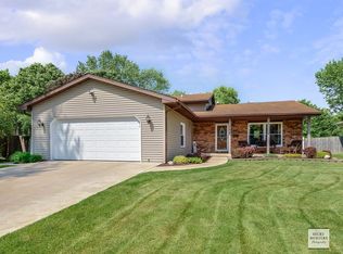764 Sherwood Ave, Aurora, IL 60506