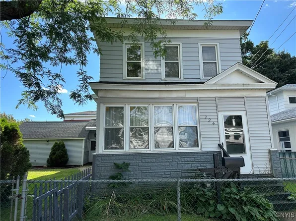 224 W 5th St, Oswego, NY 13126