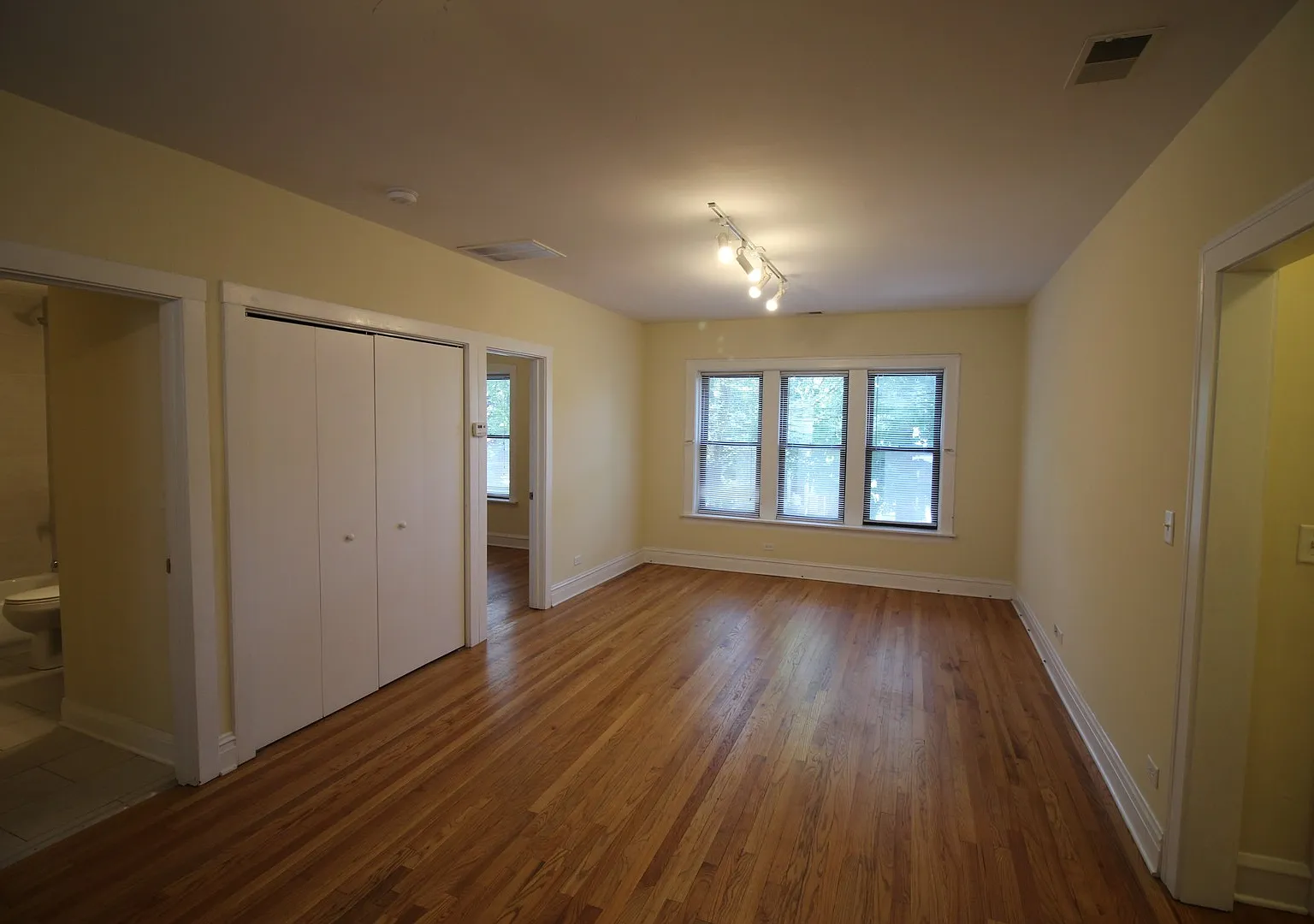 2 bed, 800 sqft, $2,350 — Photo 4