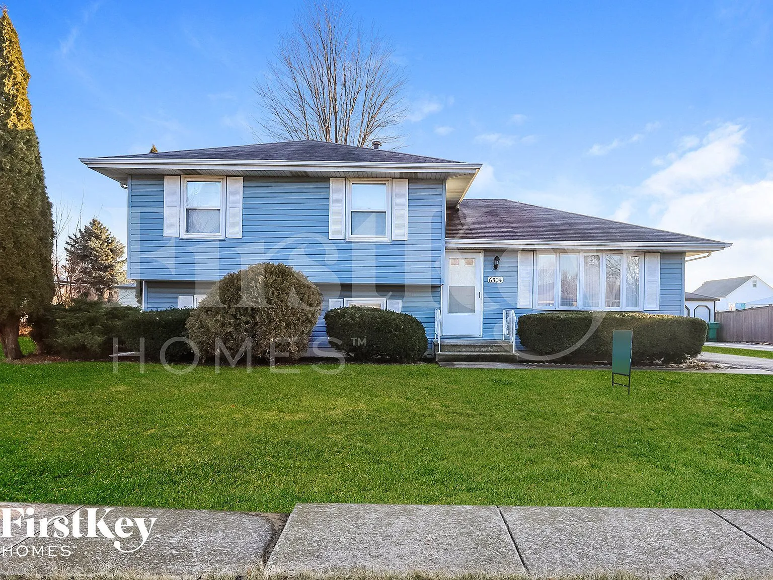 4 bed, 2.0 bath, 1744 sqft, $3,075 — Photo 1