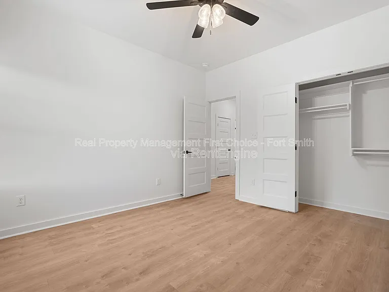 8908 Cambria Cir #B — Photo 16
