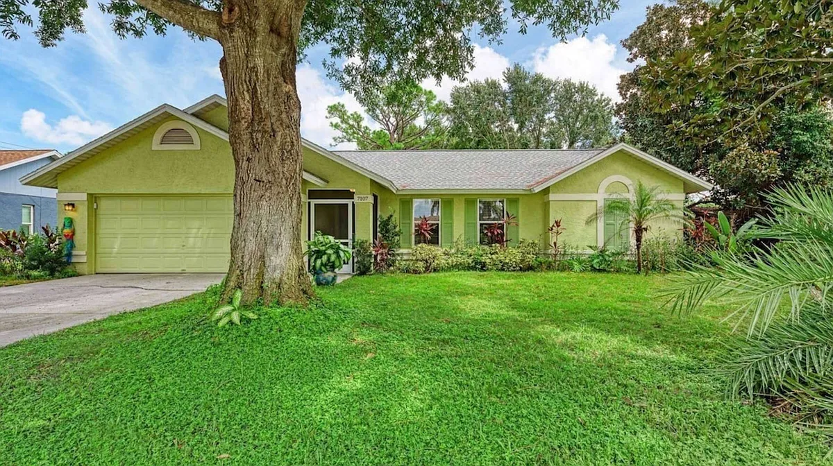 Building Photo - 7107 Queen Palm Cir