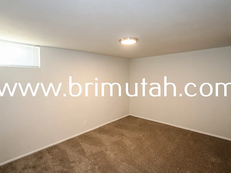 1105 E Laird Ave — Photo 13