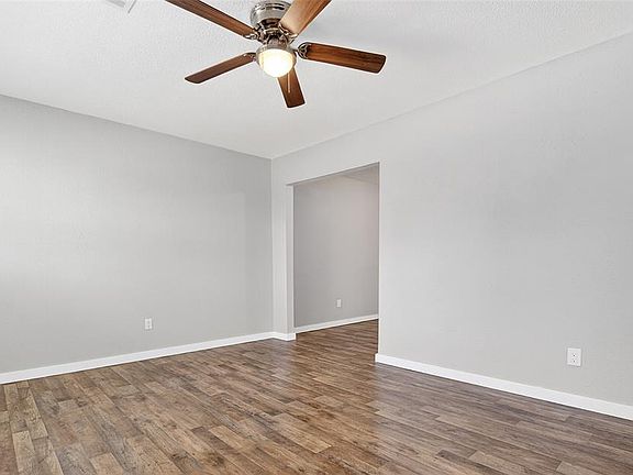 5th image of 901 SW 3rd St