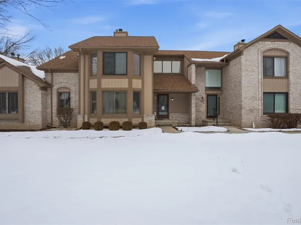 20435 Villa Grande Cir #54, Clinton Township, MI 48038