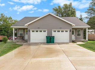 120 Forrest St #B, Wayland, MI 49348