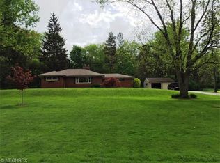 62 Paw Paw Lake Dr, Chagrin Falls, OH 44022