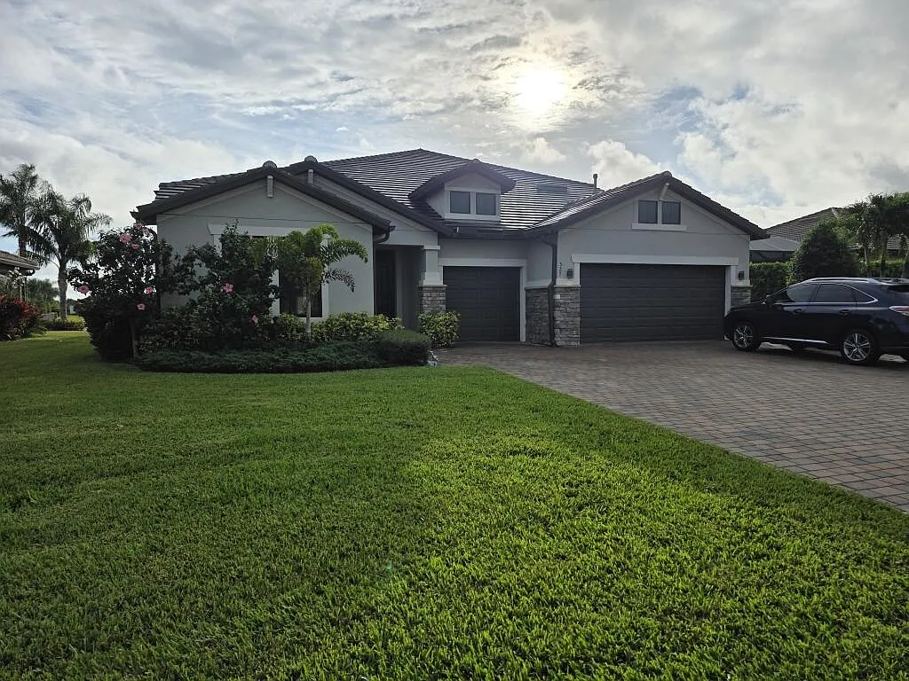 5 bed, 5.0 bath, 4284 sqft, $8,800 — Photo 2