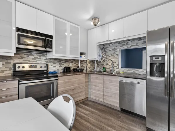 3279 139th Ave NW, Edmonton, AB T5Y 1T2