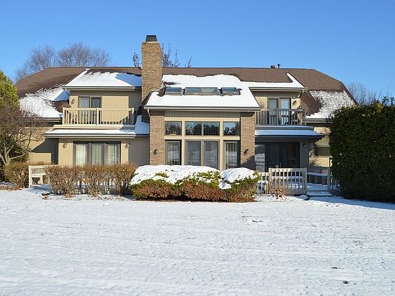 3rd image of 913 Braxton Ct