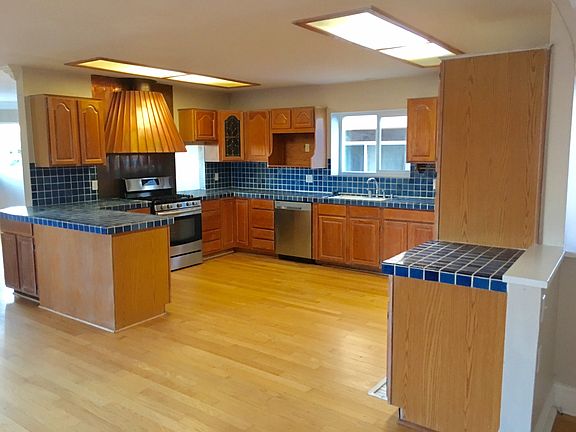 3rd image of 2411 Panama Dr