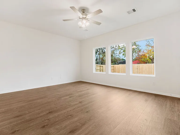 418 Magnolia St — Photo 8