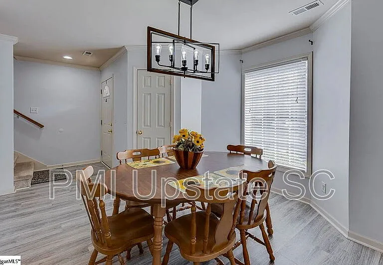 1122 E Lee Rd — Photo 4
