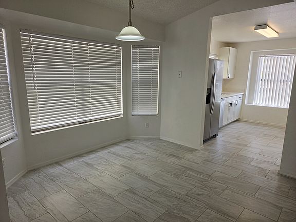 5th image of 8728 W John Cabot Rd