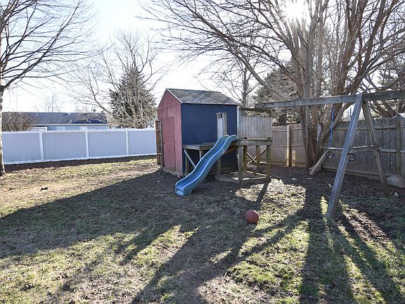 4th image of 15 Canob Ln