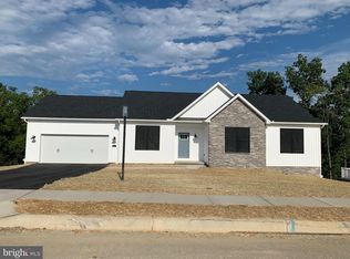 55 Bright Ln #13, Hanover, PA 17331