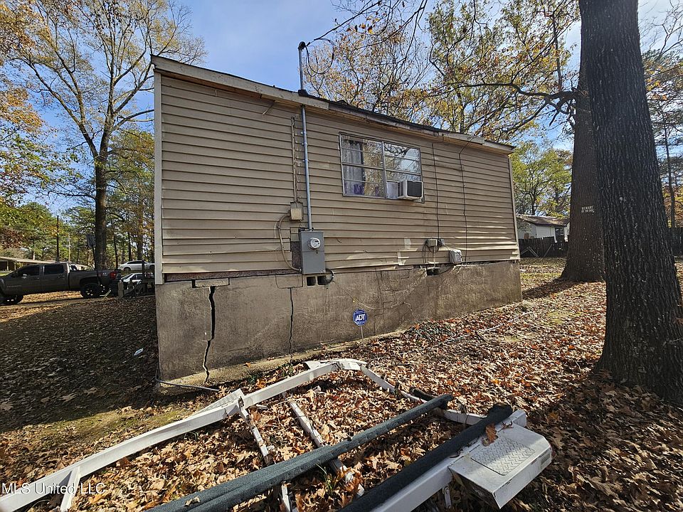 2nd image of 1789 Dorgan St