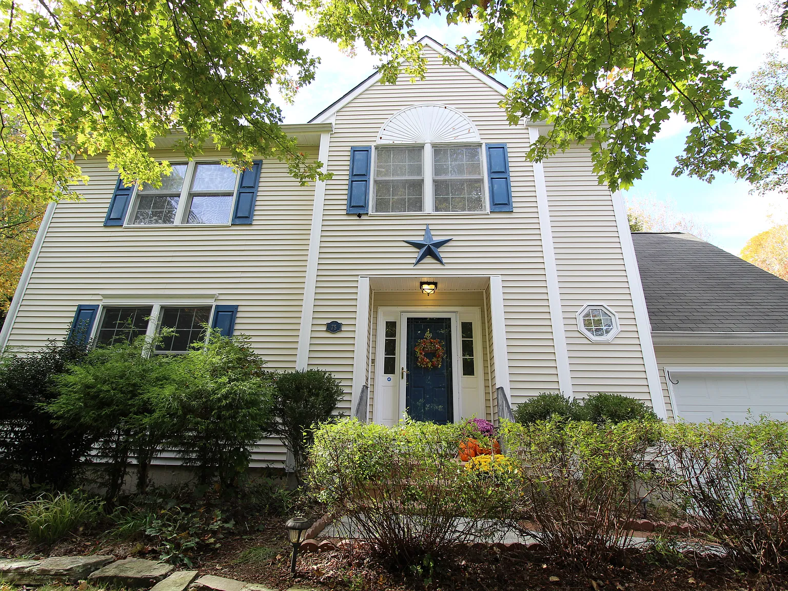 3 bed, 1942 sqft, $3,800 — Photo 1