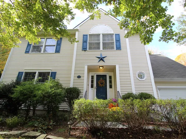 75 Heather Glen Ln, Groton, CT 06355