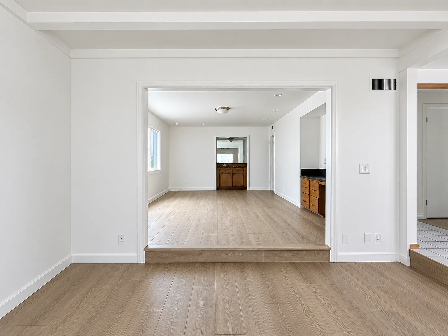 3 bed, 2.5 bath, 2404 sqft, $6,495 — Photo 2