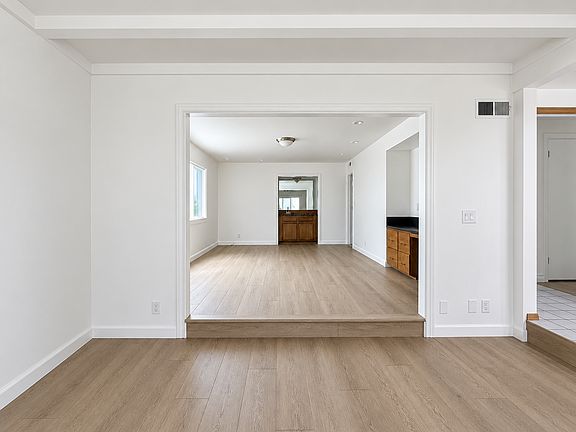 2nd image of 1106 Green Ln