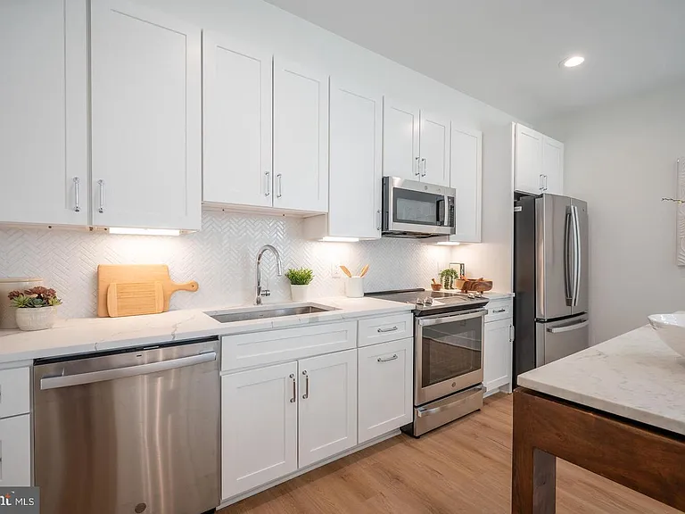 1228 Brentwood Rd NE #1 — Photo 6
