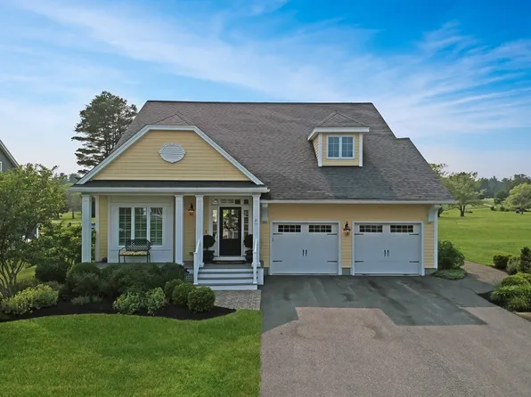 21 Back 9 Dr, Haverhill, MA 01832