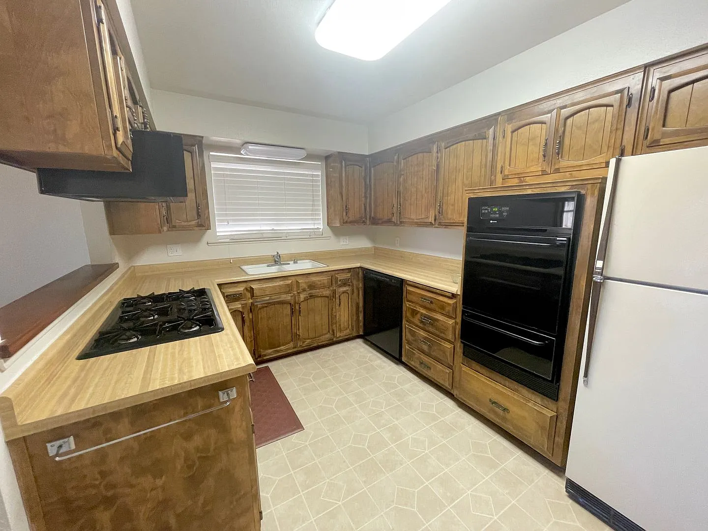 2 bedroom 2 bathroom Heritage Ranch Home Available 9/1/26 **Do Not Disturb Tenants** — Photo 2