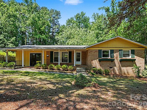 2nd image of 1304 Shannon Dr