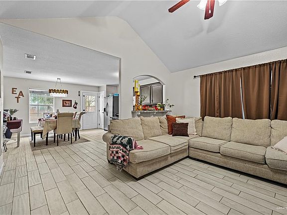2nd image of 3903 Albanian St