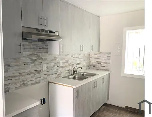 11818 S Main St #3 — Photo 8