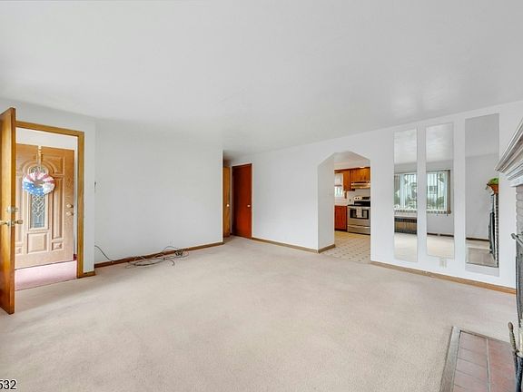 5th image of 34 Berkeley Ave