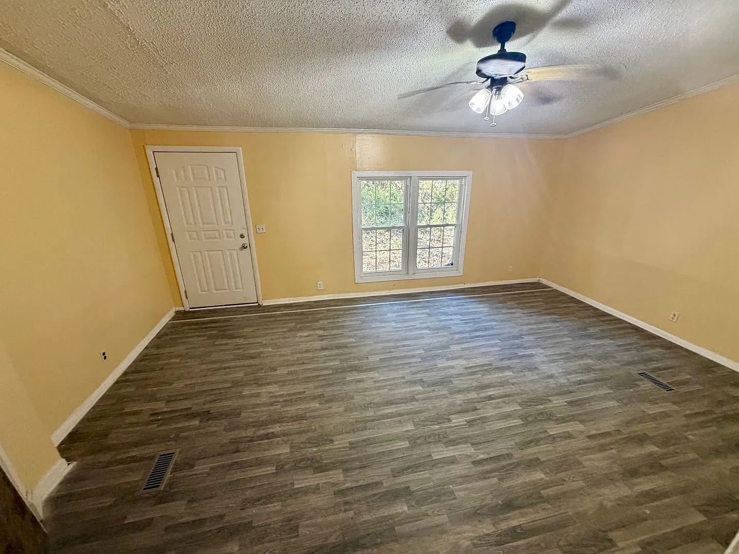 Peaceful Country Living 3 Bedroom, 2 Bathroom — Photo 4
