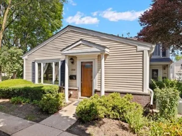 1532 Cove Dr #243-A, Prospect Heights, IL 60070