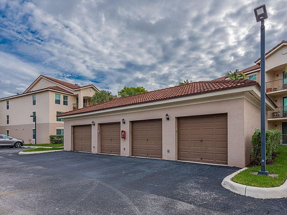 2nd image of 1124 Villa Ln #1124