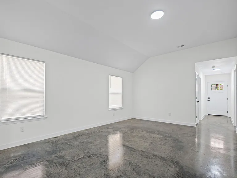 1061 N Avalon St — Photo 5