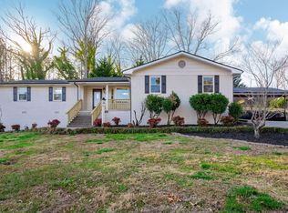 83 E Circle Dr, Rossville, GA 30741