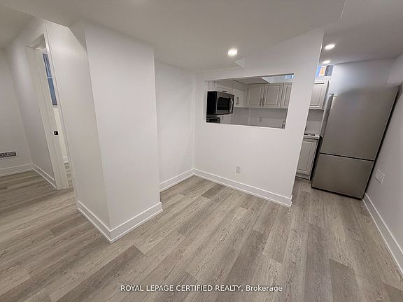 3rd image of 2129 Glenfield Rd #Basement