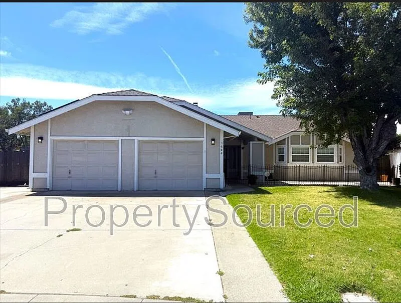 4 bed, 2.0 bath, 1867 sqft, $2,800 — Photo 1