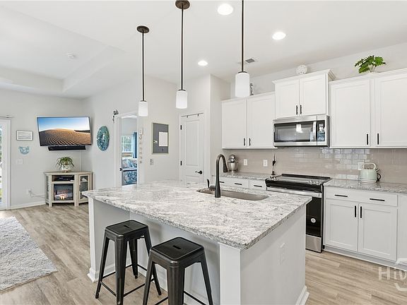 4th image of 127 Danbury Court