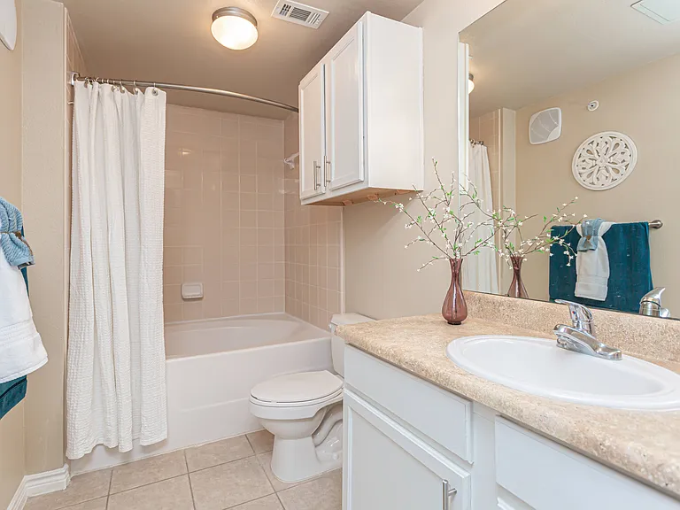 Zachary Parkside Apartments — Photo 14