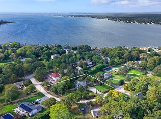 3 Jefferson Ave, Hampton Bays, NY 11946