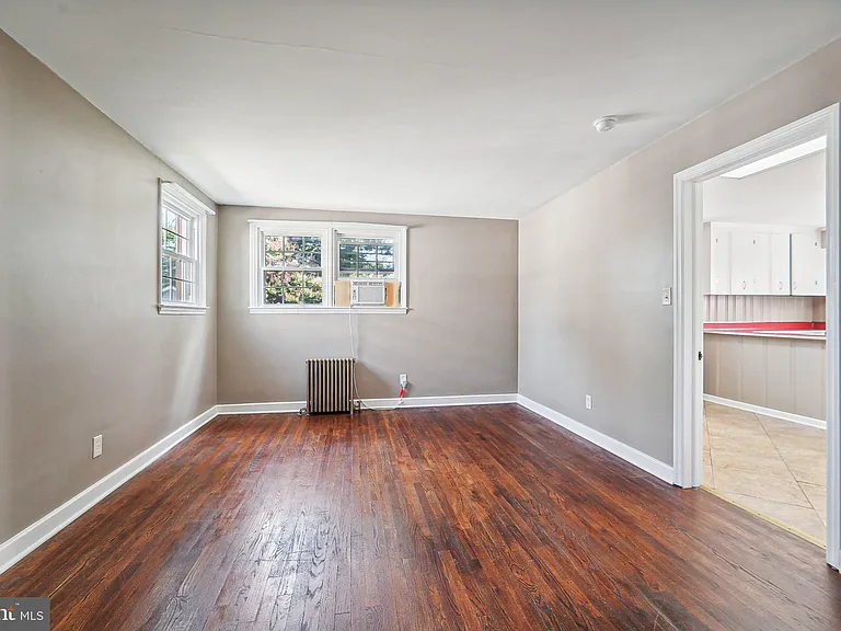 204 Glenmore Ave — Photo 4