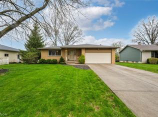 13700 Indian Creek Dr, Middleburg Heights, OH 44130