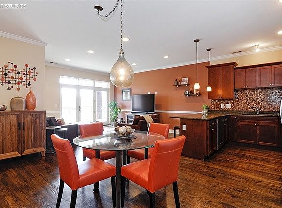 3rd image of 2332 W Belmont Ave APT 2