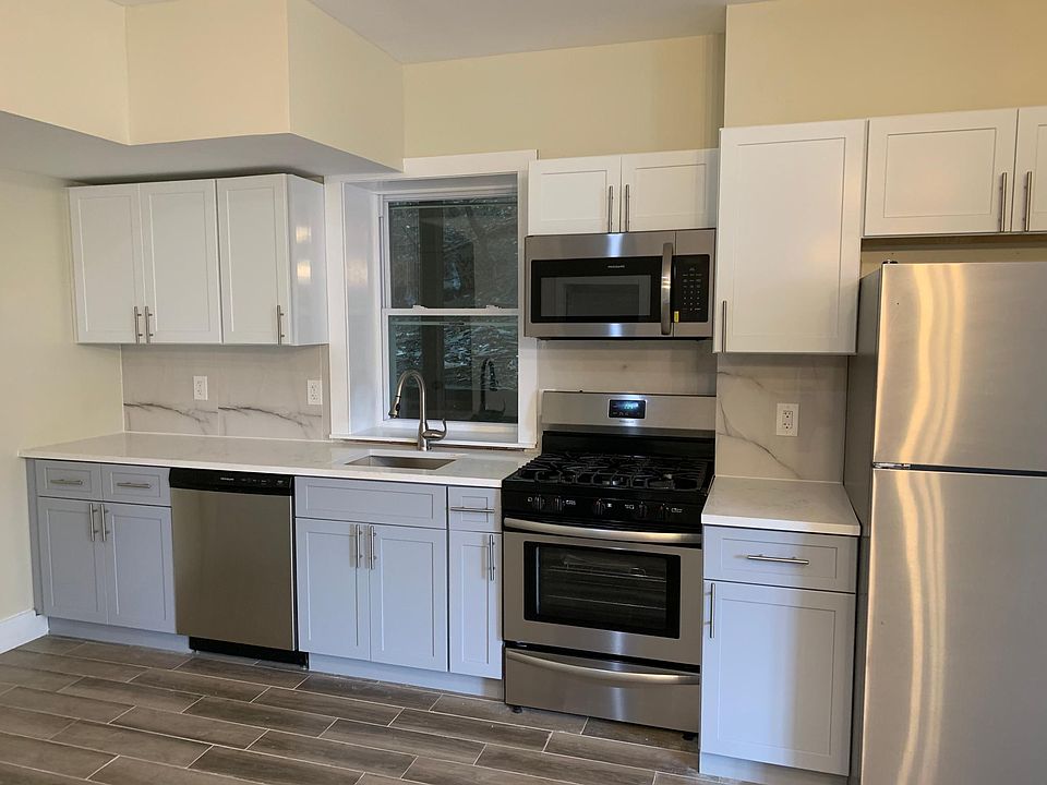 1st image of 20 Woodside Pl